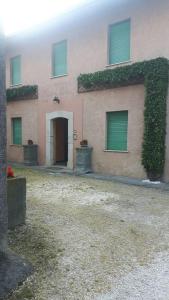 a building with green ivy on the side of it at Albergo Armida in Castenedolo
