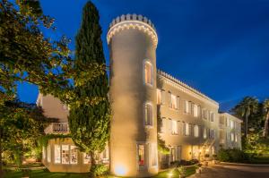 Фотография из галереи Hôtel Château de la Tour в Каннах