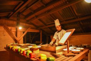 Makanan di atau berdekatan resort