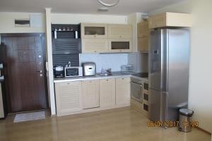 Una cocina o zona de cocina en Black Sea Apartment