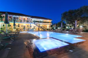 Bassein majutusasutuses Artemis Apartments või selle lähedal