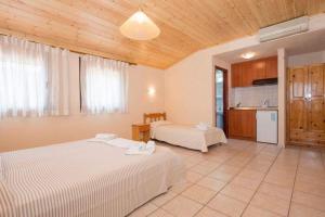 Photo de la galerie de l'établissement Studios Stefania, à Skala Potamias 53 autres photos