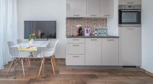 Kuchyň nebo kuchyňský kout v ubytování Apartments Radica