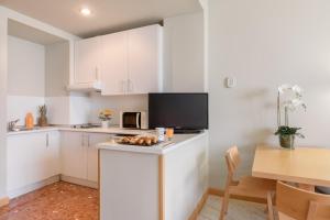 Kuchyň nebo kuchyňský kout v ubytování Aparthotel Exe Campus San Mamés