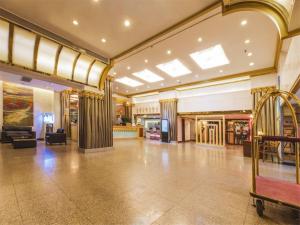 a lobby of a building with a large at Guangzhou Zhuhai Special Economic Zone Hotel in Guangzhou
