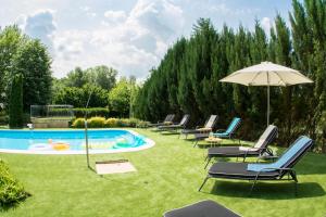 Swimming pool sa o malapit sa Villa Oliva Boutique Rooms & Spa Zamárdi