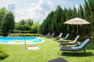 The swimming pool at or close to Villa Oliva Boutique Rooms Zamárdi