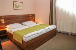 Postel nebo postele na pokoji v ubytování Hotel Zámeček