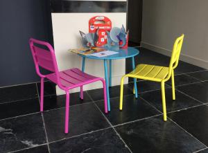 a table and two chairs and a table with a machine at Hotel-Restaurant Lann Roz / Côte Cuisine in Carnac