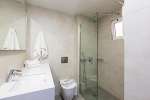 A bathroom at Trefon Hotel Apartments and Family Suites