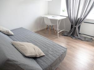 Säng eller sängar i ett rum på Scandinavian style 3 bedrooms, great location