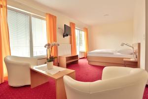 Postel nebo postele na pokoji v ubytování Hotel Reineldis + 17 fotografií