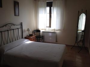 Łóżko lub łóżka w pokoju w obiekcie Casa Pico Zapatero