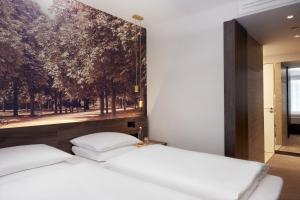 Ein Bett oder Betten in einem Zimmer der Unterkunft HYPERION Hotel Berlin