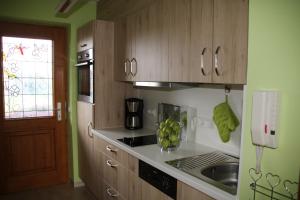 Dapur atau dapur kecil di Landhaus Vogelweide - 2 Zimmer mit Balkon