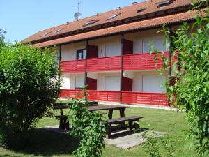 Photo de la galerie de l'établissement Landhaus Vogelweide - 2 Zimmer mit Balkon, à Bad Füssing