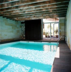 The swimming pool at or near Maison d'Hôtes L'Arbre Rouge