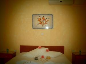 A bed or beds in a room at Phyllis Maisonettes