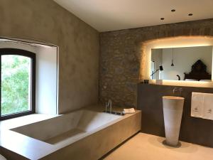 Posteľ alebo postele v izbe v ubytovaní Hotel El Molí