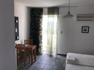 Postel nebo postele na pokoji v ubytování Tholos Rooms