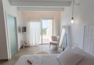 Televízia a/alebo spoločenská miestnosť v ubytovaní Agroturismo Son Vives Menorca - Adults Only