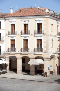 a large building with an umbrella in front of it at Soho Boutique Casa Don Fernando in Cáceres