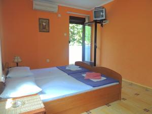 Postel nebo postele na pokoji v ubytování Villa Budvanka Guesthouse