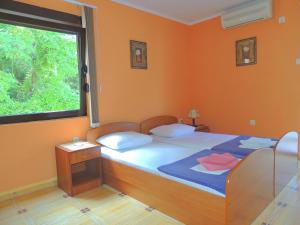 Postel nebo postele na pokoji v ubytování Villa Budvanka Guesthouse