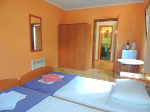 Postel nebo postele na pokoji v ubytování Villa Budvanka Guesthouse