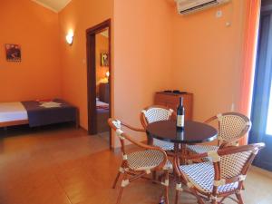 Postel nebo postele na pokoji v ubytování Villa Budvanka Guesthouse