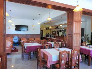 Reštaurácia alebo iné gastronomické zariadenie v ubytovaní Penzion Montana
