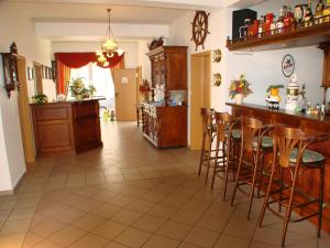 Ο χώρος του lounge ή του μπαρ στο Pension Anker