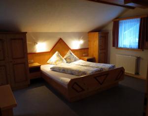 Ένα ή περισσότερα κρεβάτια σε δωμάτιο στο Lesacherhof