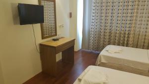 TV a/nebo společenská místnost v ubytování Hotel Berlin
