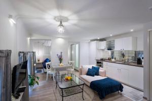 Kuchyňa alebo kuchynka v ubytovaní Suites 13 Budapest