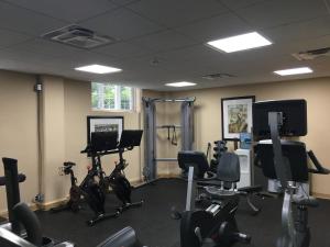 
The fitness centre and/or fitness facilities at Montauk Manor
