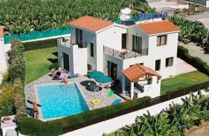 Bazén v ubytování Platzia Beach Villas nebo v jeho okolí