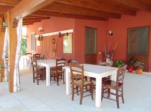 A restaurant or other place to eat at Agriturismo Villa Tommaso