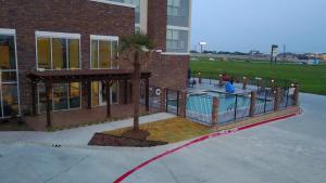 Bazén v ubytování Hyatt Place Dallas/The Colony nebo v jeho okolí