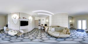 TV a/nebo společenská místnost v ubytování Mini Hotel Ryleev