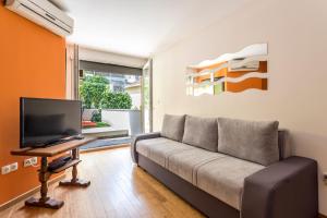Televízia a/alebo spoločenská miestnosť v ubytovaní Apartment "Katia"