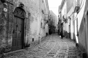 The surrounding neighborhood or a neighborhood close to a vendégházakat