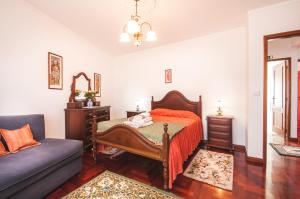 a bedroom with a bed and a couch at Rivers Nation Surf Camp in Atouguia da Baleia