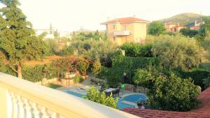 The swimming pool at or close to Jacuzzi Pool House AMA5690