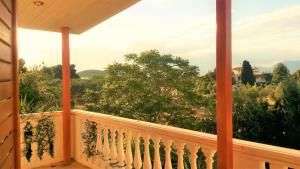 A balcony or terrace at Jacuzzi Pool House AMA5690
