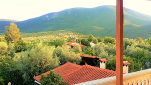 A general mountain view or a mountain view taken from Az apartmant