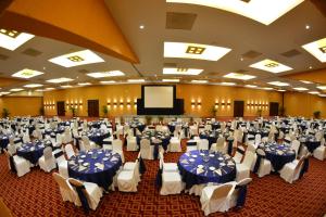 a large banquet hall with blue and white tables and chairs at Las Brisas Ixtapa in Ixtapa +41 photos