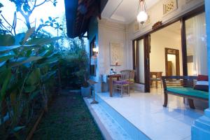 Posezení v ubytování Uma Loris Ubud
