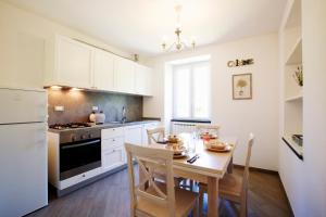 Η κουζίνα ή μικρή κουζίνα στο Appartamenti Borgo San Pietro