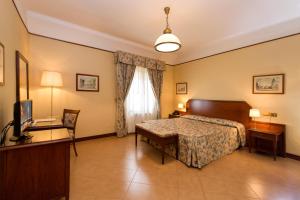 A bed or beds in a room at Albergo Reggio